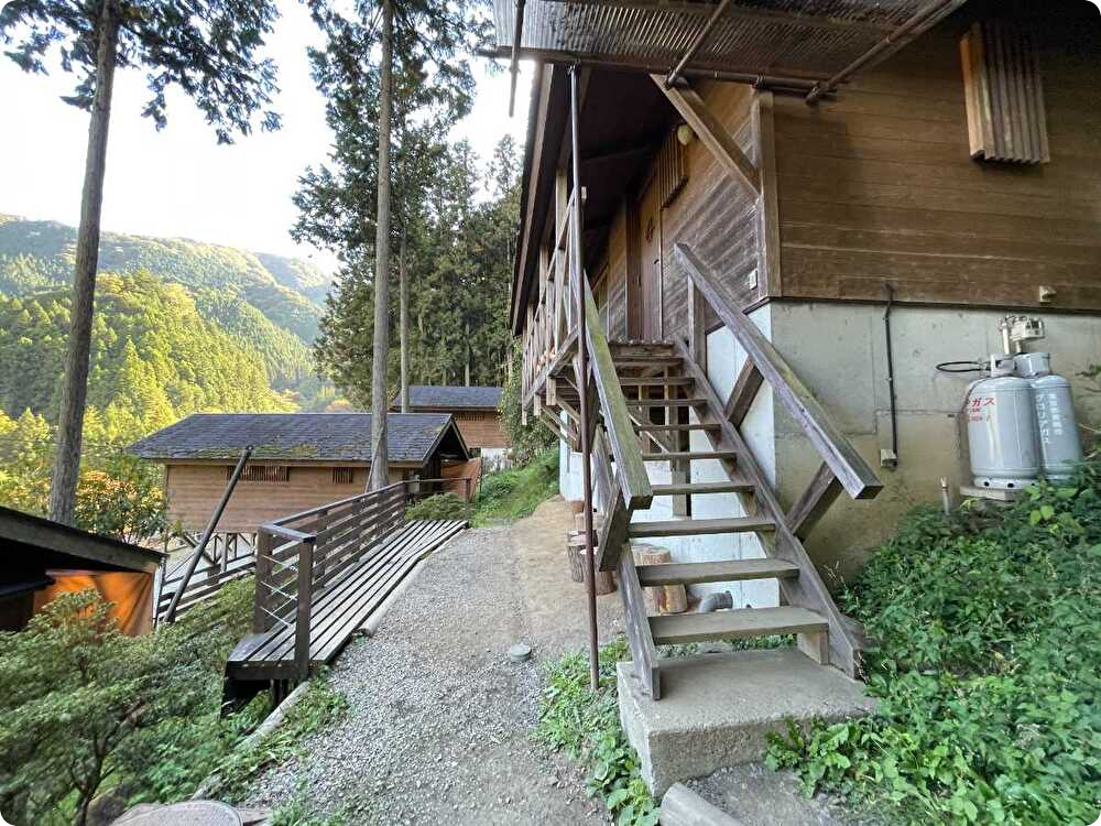 大型コテージ11号棟 側面