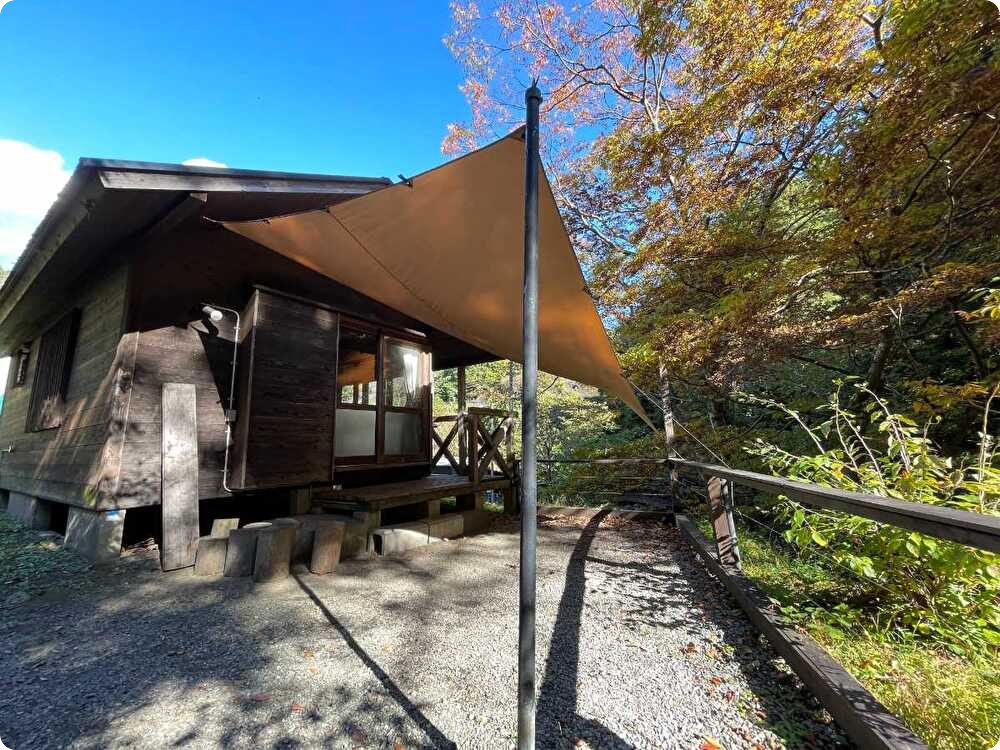 秋川渓谷沿いのコテージ7号棟